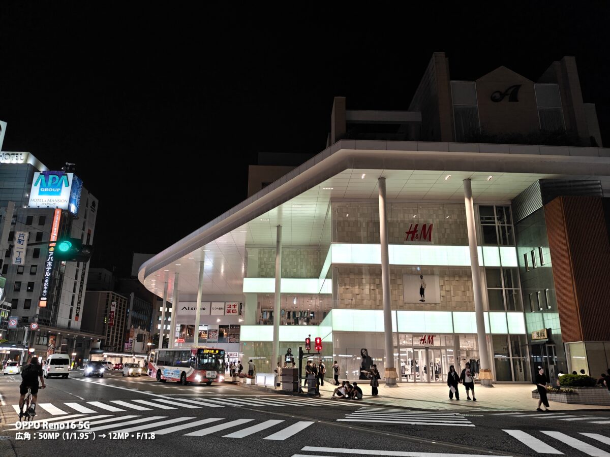 OPPO Reno16 5G 作例 夜景 駅前