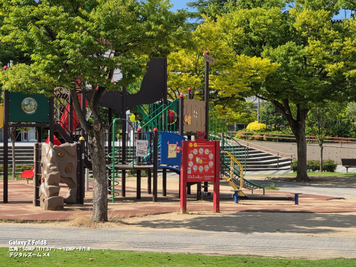 Galaxy Z Fold8 作例 公園の遊具