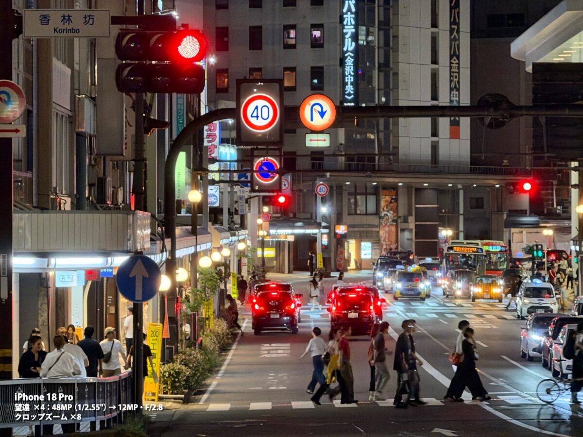 作例 夜の交差点 赤信号
