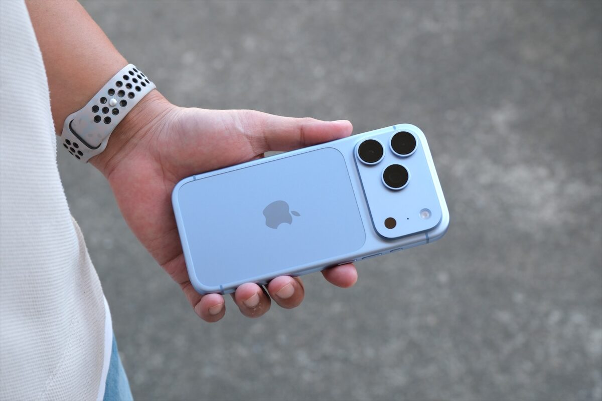 iPhone 18 Pro 背面のガラスパネル