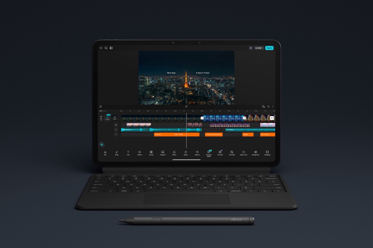 Amazon Alexa Tablet 12 Pro にPro KeyboardとPro Penを組み合わせた様子