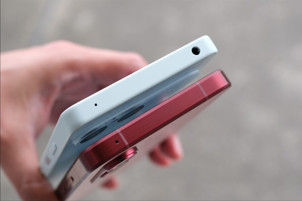 Xperia 10 VIII arrows Alpha2 上面 ヘッドホンジャック 比較