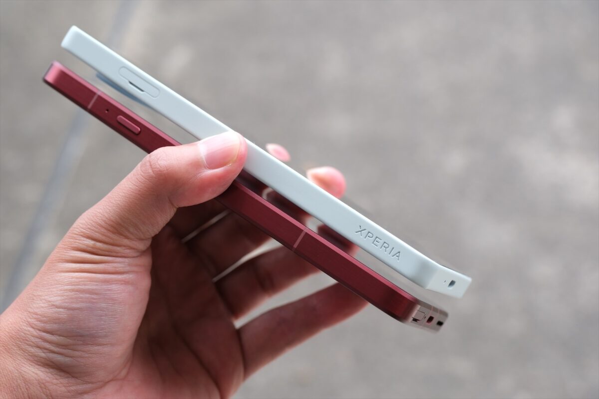 Xperia 10 VIII arrows Alpha2 左側面 アクションキー 比較