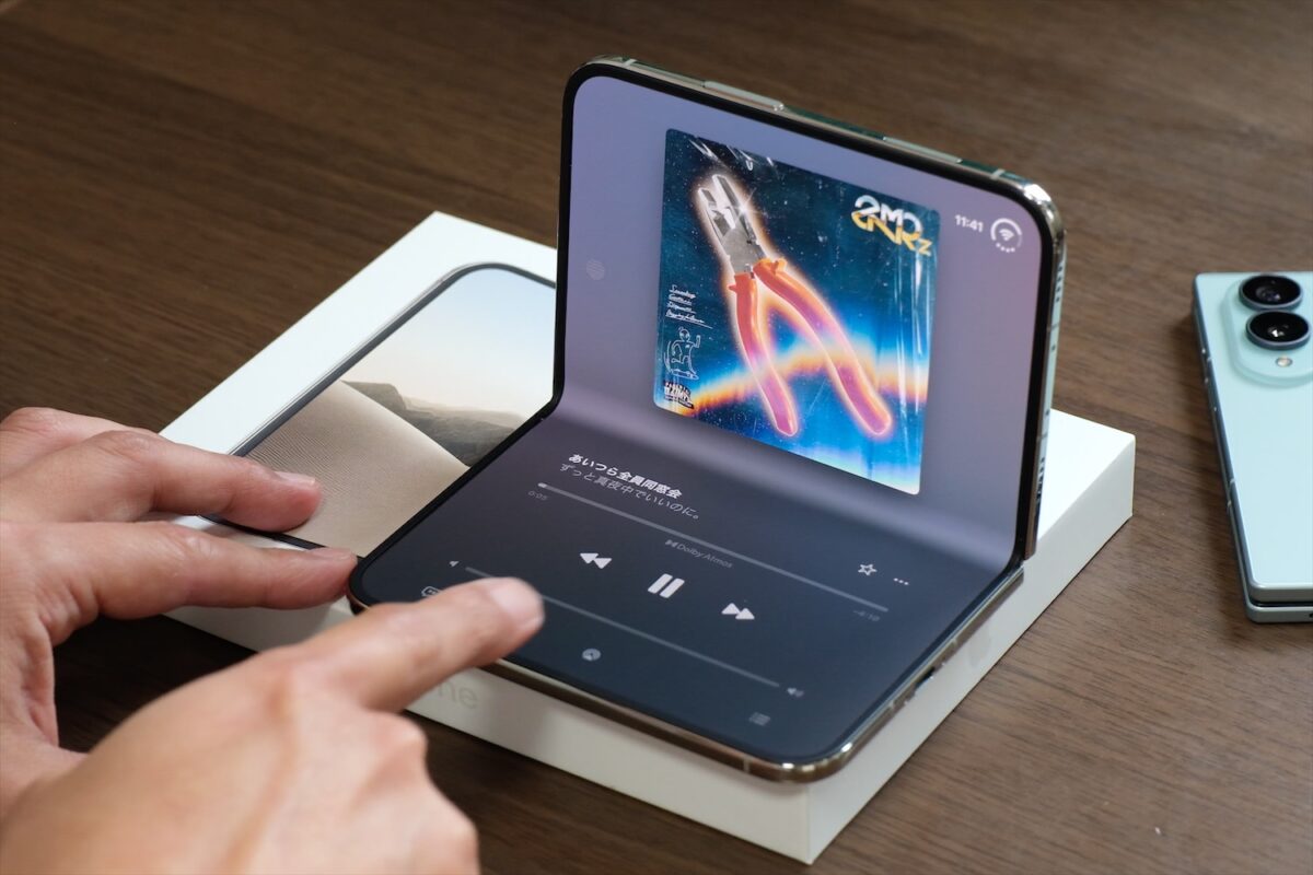 iPhone Duo Apple Music
