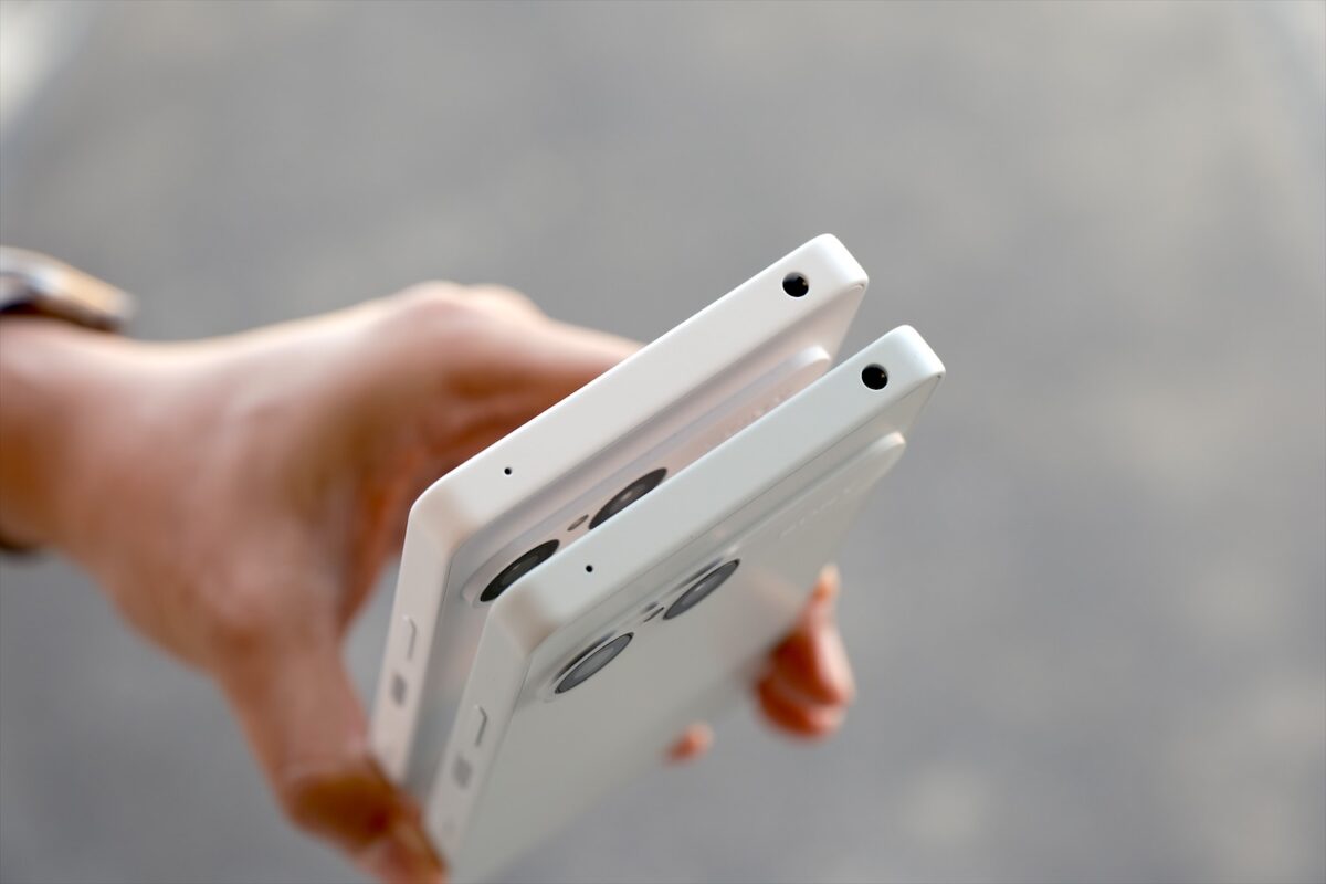 Xperia 10 VIII 上側面 比較