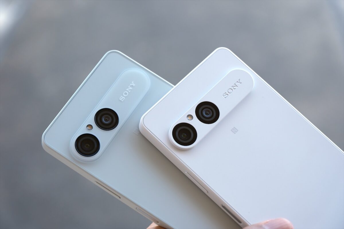 Xperia 10 VIII カメラプレート 比較
