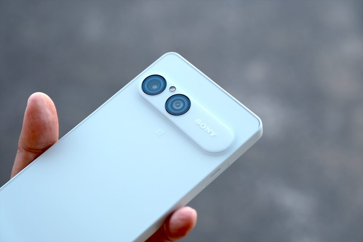 Xperia 10 VIII カメラプレート