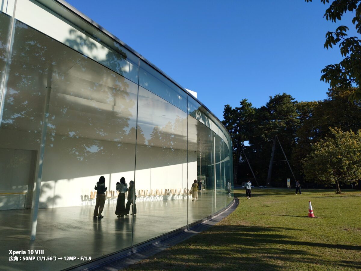 作例 ガラス張りの建物